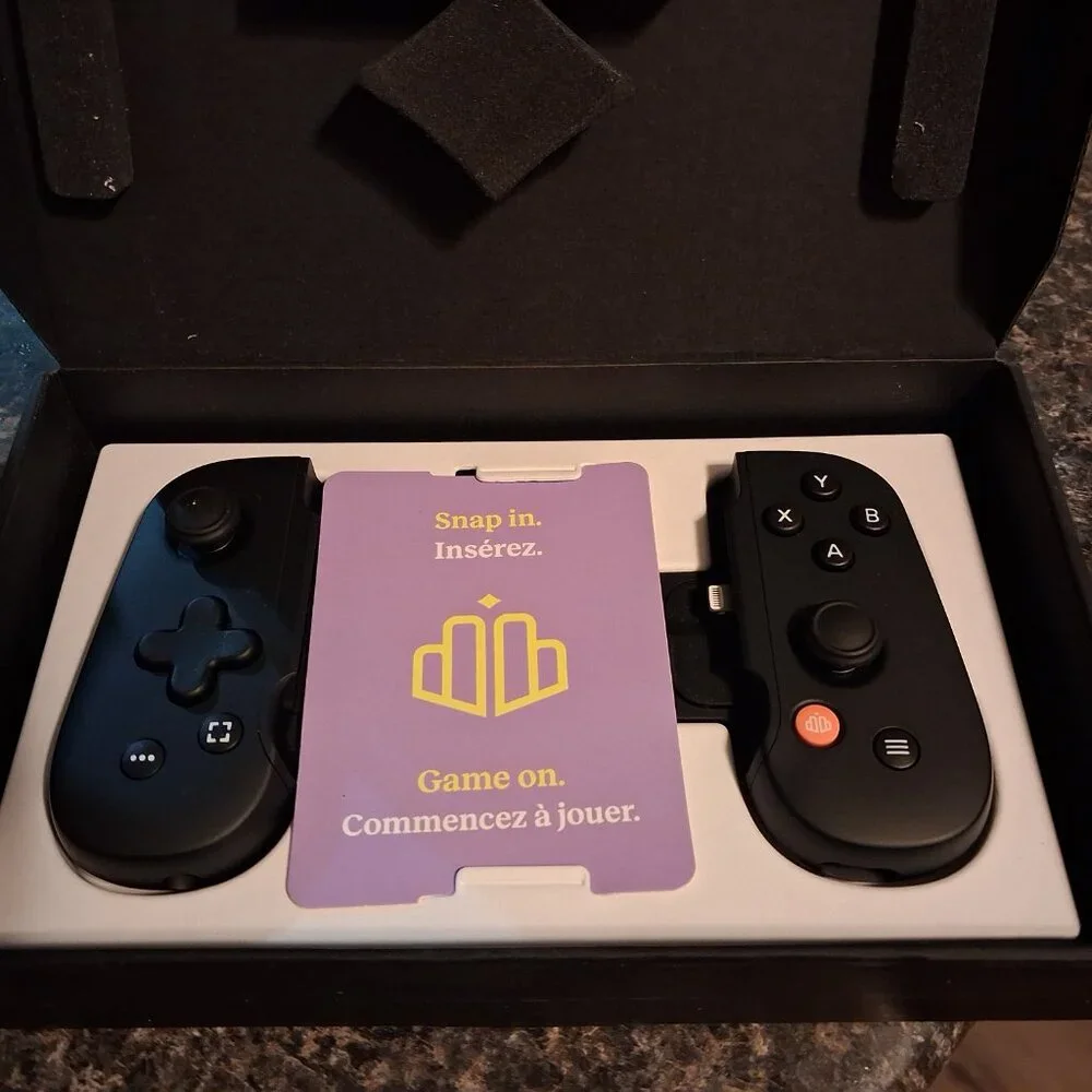 Backbone One Mobile Gaming Controller (Lightning Edition) - Picture 2 of 4